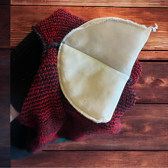 So totally 90’s unisex tree sweater perfect for the winter! - Picture 5 of 5